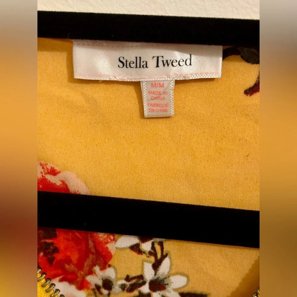 2/$20 - Stella Tweed - Yellow Floral Dress (Size M) - Picture 7 of 10